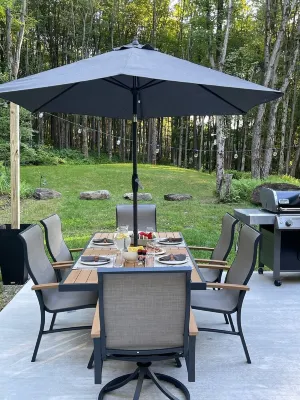 Cozy 2-bedroom cottage with WiFi, AC, and Hot Tub on 10 acres.