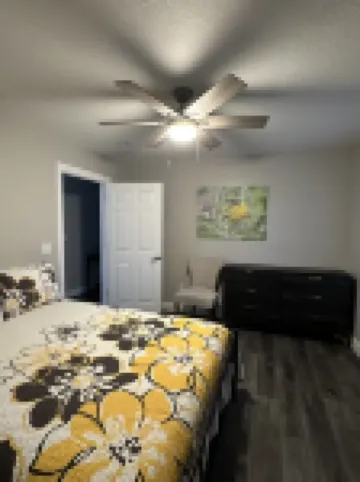 Lakefront home. Beach & park access. 8 miles to Cedar Point. 4 bedrooms 3 baths.