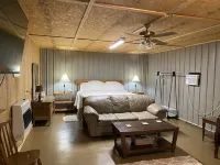 The Shack on Shortcut private Barndominium Hotels in Hart County