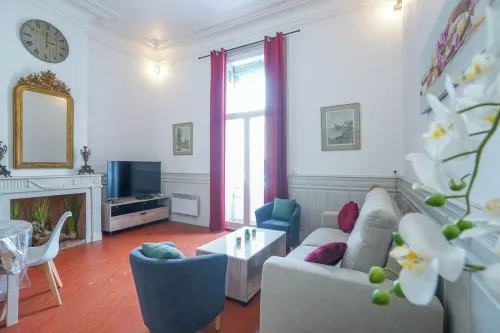 Forum-La gare apartment, T2 50 m2, air-conditioned, garage, courtyard 80m2