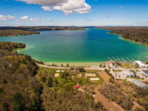 Private Cozy Cottage in Charming Walloon Lake Village - Sleeps 13! Hotels in Melrose Township