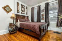 Elegant 2 BR With Stunning Kitchen Prime Location!