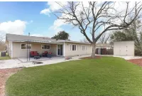 Cozy 3-bedroom home with AC and WiFi mins to Frost Bank CTR, Riverwalk, Alamo Hotels near Walmart Supercenter
