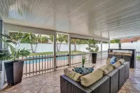 4BR Modern HTD Pool Jacuzzi 1.5 Miles to the Beach