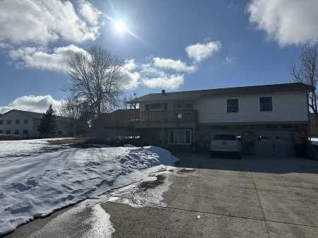 Listing title: Pine Haven, WY home viewing Keyhole Reservoir