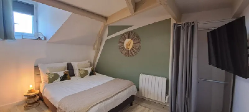 Charming Studio in Historic Residence, Notre Dame View 酒店