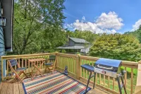 Private Riverside Studio - Hot Tub, King BD, Near Wedding Venue