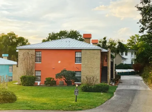Cozy 2 bedroom water view retreat nestled in the heart of downtown Mount Dora.