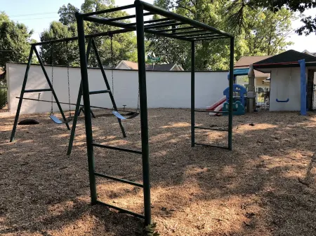 Amazing view!! Convenient location, Beautiful 3BR, Lakefront Condo with 2 Pools