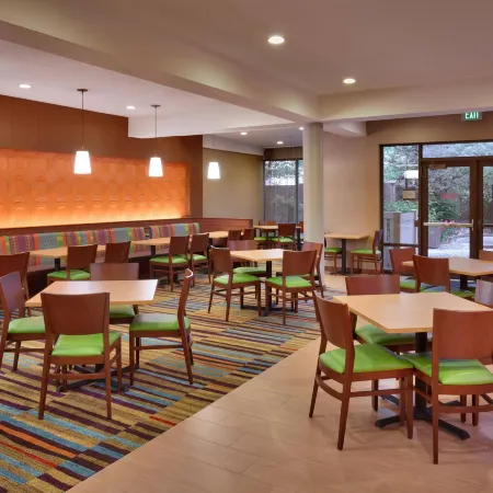 Fairfield Inn & Suites Salt Lake City Downtown Отели рядом с достопримечательностью «Конгресс-центр Salt Palace»