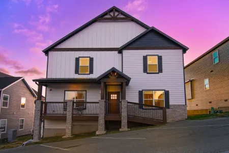 Epic 6Br Condo, Sleeps up to 24, Perfect for Your Group, Close to Everything!