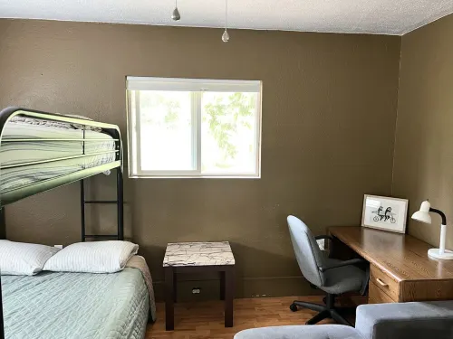 Entire Home & Fenced Yard For Family & Pets