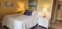 2/2, Sleeps 6, 9 hole golf course on site, pool out your front door, 8 min.beach