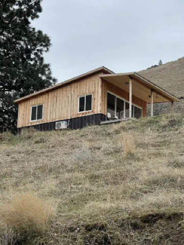 Hilltop riverview bunkhouse