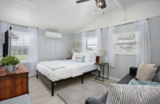 Cute, Cozy and Clean Cottage by the Sea!