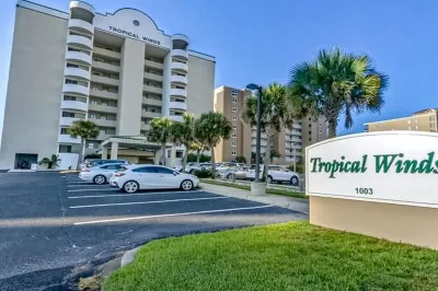 Beautiful Beachside Gulf Shores Condo 2/2 with Ocean Front Balcony