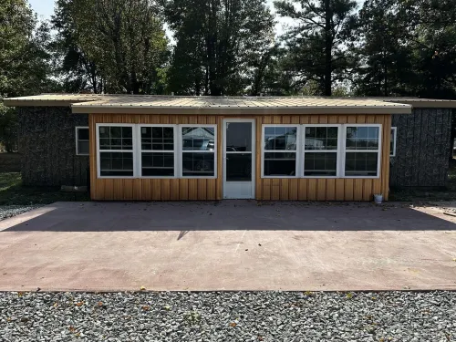 Cozy cabins on beautiful Horseshoe Lake Hotels in Alexander County