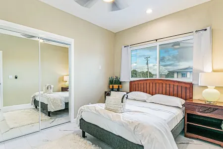 Entire 3-bedroom house in Hilo Отели рядом с достопримечательностью «Зоопарк Панаева Рейнфорест»