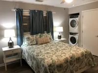 Three Little Birds cozy cottage 10 min from St. George Island and Apalachicola!