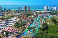 Beautiful View of Destin Harbor Retreat. 1 bedroom/ 1 bath.