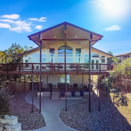Lake Travis Waterfront Resort -  Deep Water Dock, Pool, Hot Tub & Pickleball