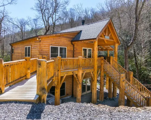 LOG HOME - NEXT TO CREEK / FIREPLACE / HOT TUB / HIKING TRAILS / PET FRIENDLY Hotels in Broad River