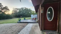 Adorable 2-bedroom guesthouse with free parking