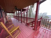 Lakefront log cabin over looking Walter George Reservoir, aka Lake Eufaula, Al