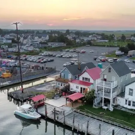 Oceanview Riverfront retreat w/ hot tub and private dock! - 10 min from DE Turf