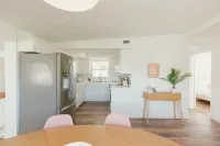 Boutique Largo Bungalow: Just mins to Gulf beaches! Beach gear provided!