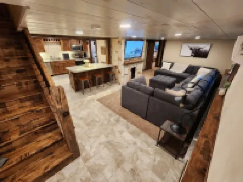 Gorgeous 5 bed Remodel near Downtown Hudson for Groups! Hotels in Hudson