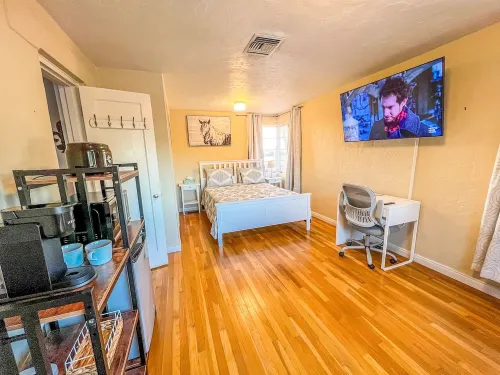 Poolside studio in the Foothills with Pool + Hot tub