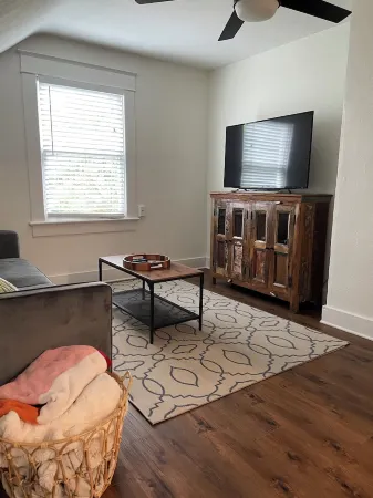 Charming Walkable Attic Bungalow near Lake Eola with Full Kitchen Отели рядом с достопримечательностью «Harry P Leu Gardens»