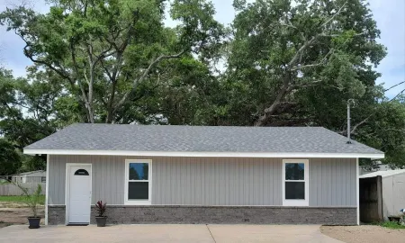 Cozy Modern House Near Interstate, Amusement Parks, Hospital, 20 Min from Beach