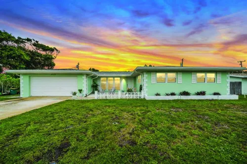 Sunset Bay - 4 Bedroom Pool Home Blocks to the Beach Hotels in Indian Harbour Beach