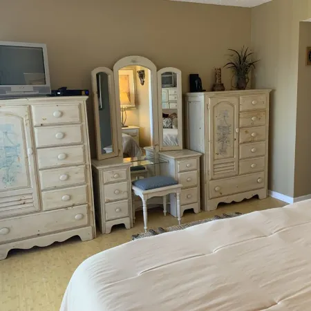 Beachfront Condo, Beautiful Views, Wide Beach