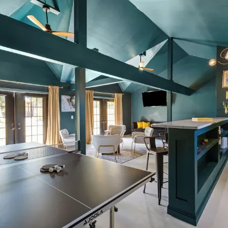 The Luxe/Hot Tub/Private Bar/ 12 Min to Horse Park