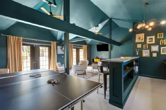 The Luxe/Hot Tub/Private Bar/ 12 Min to Horse Park