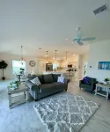 The Villages 3 bed/3 Kings, Private, Coastal decor, 1 min to Rec cntr & Pickleba