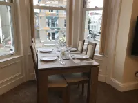 Newly refurbished central Llandudno 2 bed town apartment