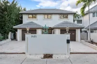 Waterfront 5 Bed/5Bath Home-Pool, Dock, Las Olas