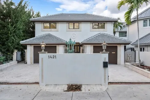 Waterfront 5 Bed/5Bath Home-Pool, Dock, Las Olas