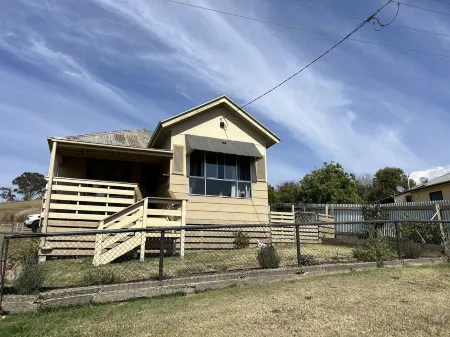 Cute and quaint country cottage in the heart of Omeo Victoria.