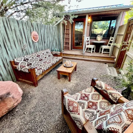 Pet Friendly Fully Fenced Cozy Casita Near Sedona!