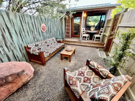 Pet Friendly Fully Fenced Cozy Casita Near Sedona!