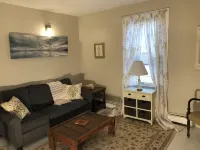 Charming Stay Downtown Dover – Free Wine!