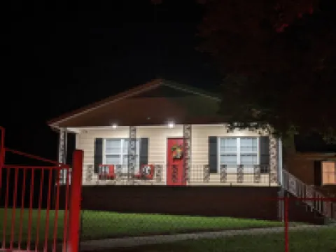 The Corner Cottage with Private Fishing Pond