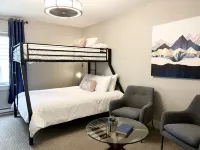 Penthouse #4 Panoramic Views, Hot Tub, 75 55" TVs, Sonos, Free Town & Ski Bus