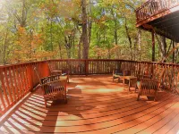 Charming  Private Setting Tree House, Fully Immersed In Nature On 2+ Acres
