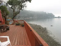 Clam Cove Cottage on South Vashon Island Beachfront Hotels in Vashon